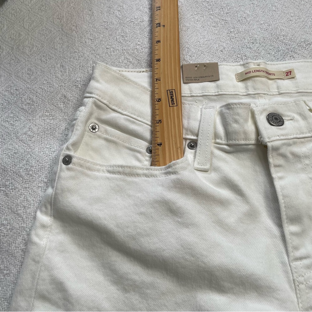Levi's White‎ Denim Shorts with Mid Waist~ Size W 27 **NWT~ Summertime - Picture 7 of 12